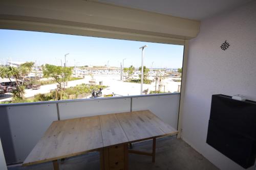 STUDIO VUE PORT ET MER