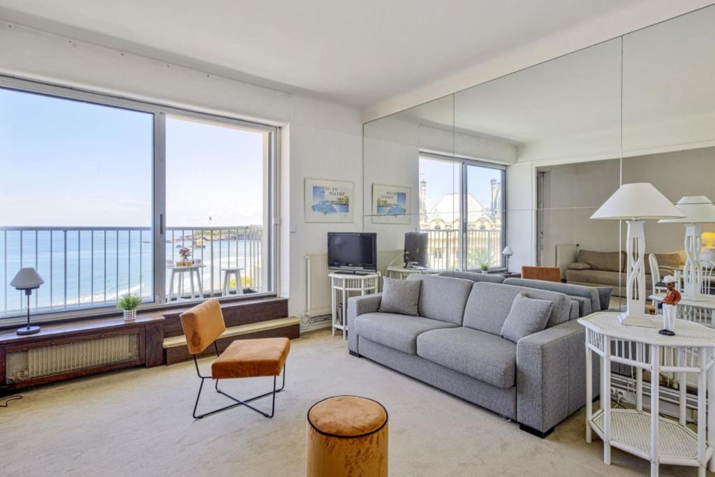 Studio w balcony and breathtaking view of Grand Plage Biarritz Welkeys 5 Place Georges Clémenceau, 64200 Biarritz