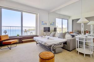 Studio w balcony and breathtaking view of Grand Plage Biarritz Welkeys