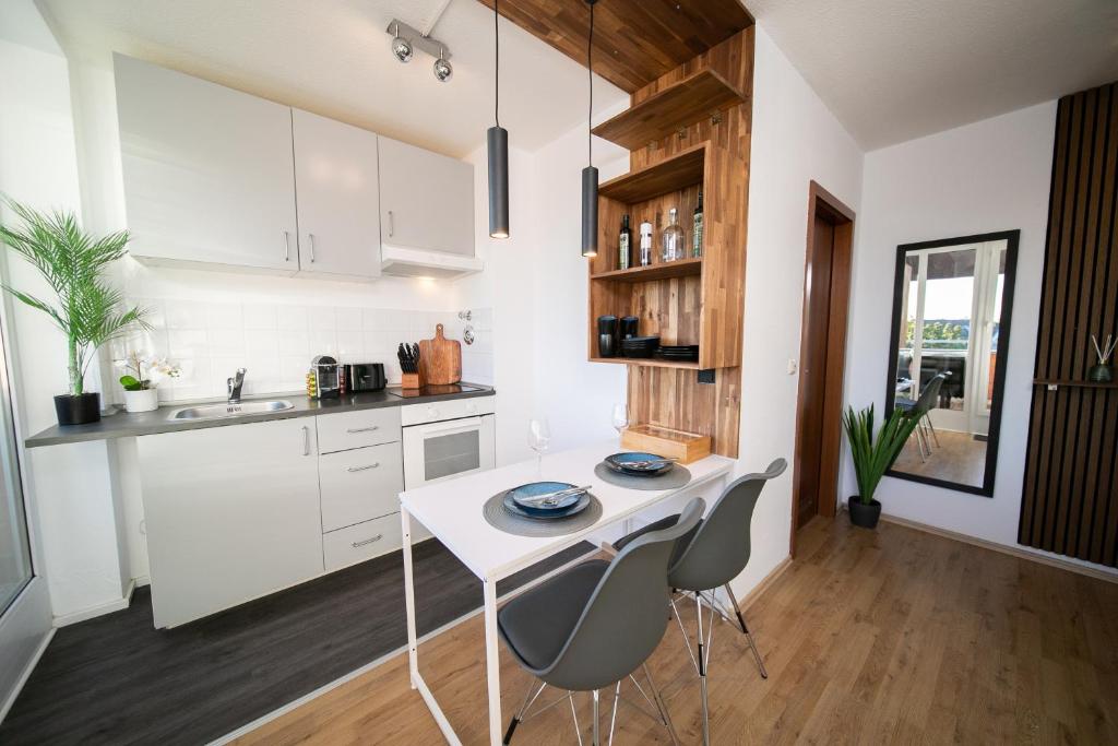 Studio WHITE - Central - Balcony - Fair - Kitchen 7 Frankenstraße, 41462 Neuss