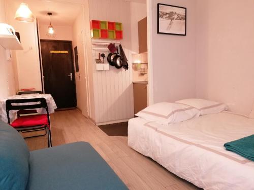 Studio with balcony, Mt Blanc view, parking, center of Chamonix