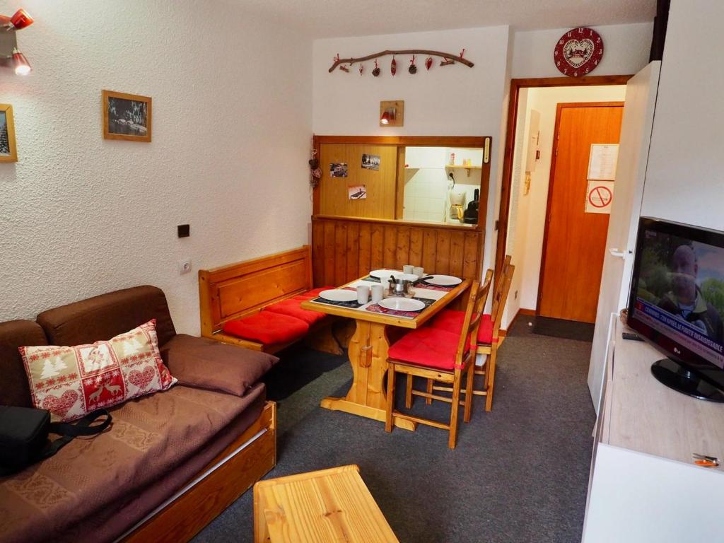 Studio with balcony, Palais Royal, 1 min Croisette, 8 mins from the Palais 108