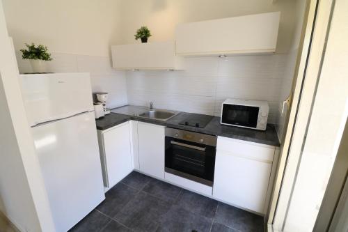 Studio with balcony, Palais Royal, 1 min Croisette, 8 mins from the Palais 108