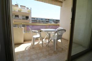 Studio with balcony, Palais Royal, 1 min Croisette, 8 mins from the Palais 108