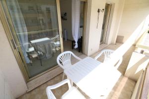 Studio with balcony, Palais Royal, 1 min Croisette, 8 mins from the Palais 108