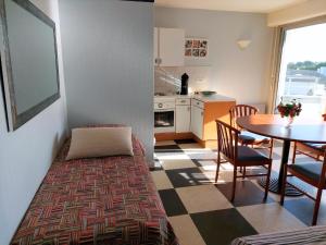 Studio with partial sea views in the popular seaside resort of Benodet