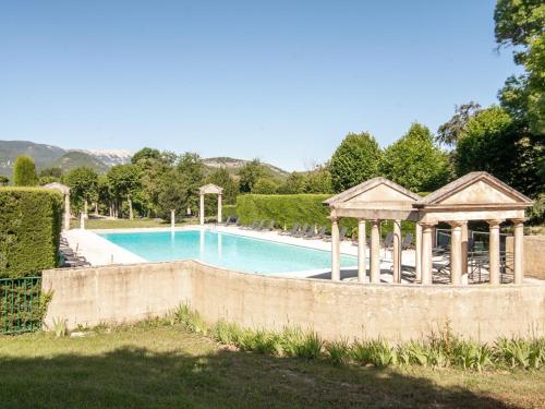 Studio with pool in garden Park naerby spas and views at the Mont Ventoux
