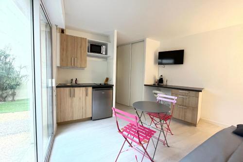 Studio with private terrace near the Old Port