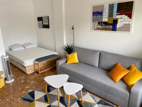 Studio with Terrasse, 5min walking to the Croisette and Beach Cannes