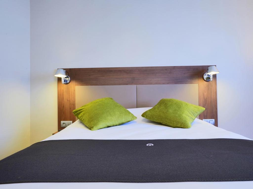 STUDIO ZENITH COMET dans Chateau ORLEANS au calme tout confort WIFI haut debit Parking Voiture