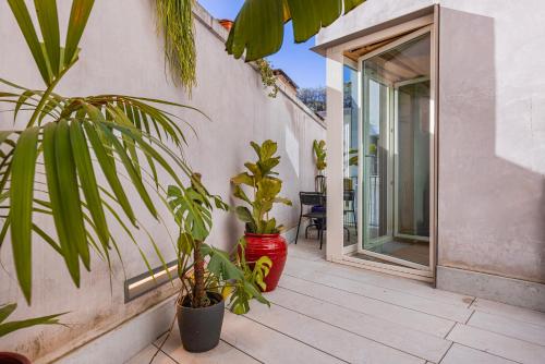 Stunning 1BDR Apartment in Lisbon by LovelyStay