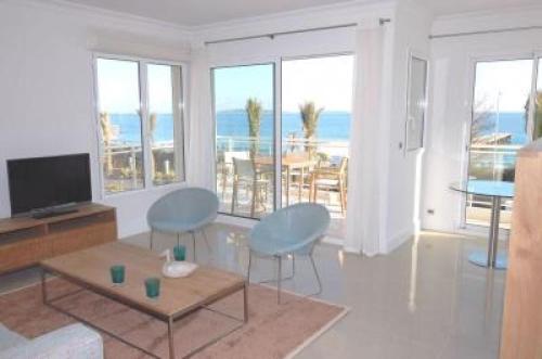 Stunning 2 Bed, 2 Bath Apt on the Cannes sea front has swimming pool and is a secure modern building 464