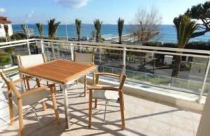 Stunning 2 Bed, 2 Bath Apt on the Cannes sea front has swimming pool and is a secure modern building 464