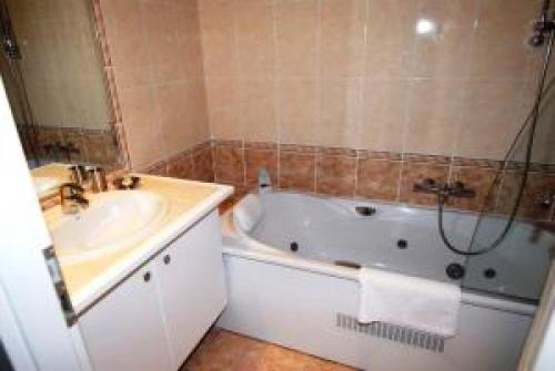 Stunning 2 Bed Apt on the seafront of Cannes in a high class secure building with swimming pool 463