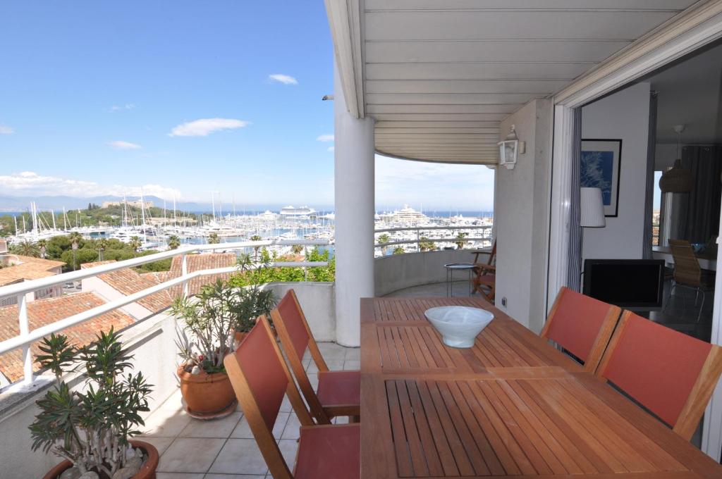 Appartement Stunning 2-bedroom apartment & panoramic sea view -StayInAntibes- 54 Soleau 54 Avenue Robert Soleau 06600 Antibes