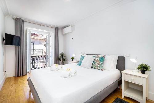 Stunning 2BDR Apartment in Chiado by LovelyStay