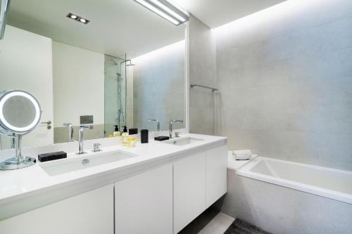 Stunning 2BDR Apartment in Chiado by LovelyStay