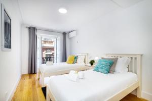 Appartement Stunning 2BDR Apartment in Chiado by LovelyStay 74 Rua das Flores 3º Esquerdo 1200-016 Lisbonne -1