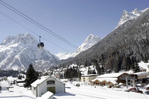 Stunning Alpine apt: pool-spa-gym-telecabine
