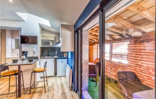 Stunning apartment in Albi with WiFi and 1 Bedrooms
