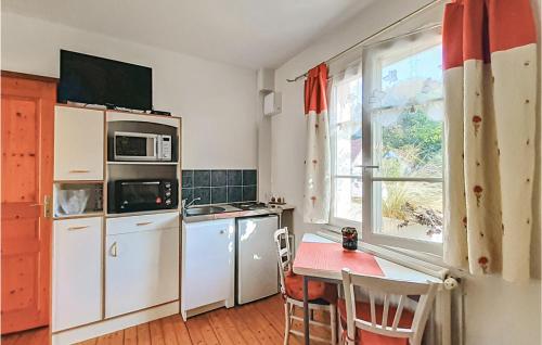 Stunning apartment in Alette with WiFi and Outdoor swimming pool