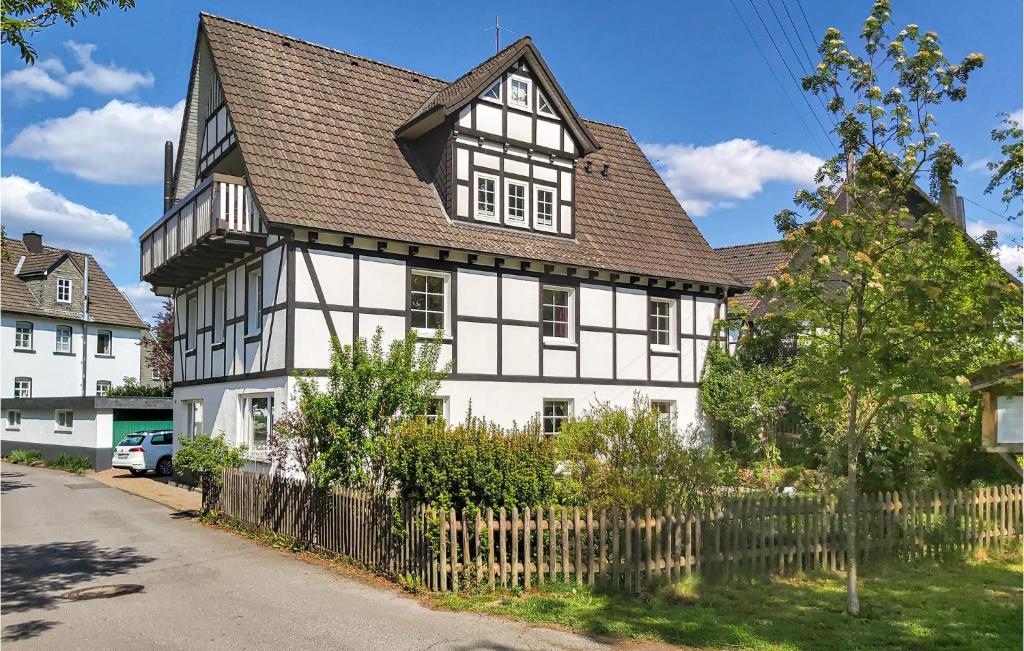Stunning apartment in Attendorn-Niederhelden with 3 Bedrooms and WiFi , 57439 Niederhelden