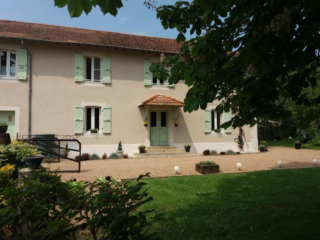 Stunning apartment in Aubenas with Outdoor swimming pool, 2 Bedrooms and WiFi
