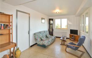 Stunning apartment in Aubenas with Outdoor swimming pool, 2 Bedrooms and WiFi