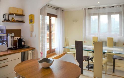 Stunning apartment in Autun with 3 Bedrooms and WiFi