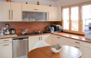Stunning apartment in Autun with 3 Bedrooms and WiFi