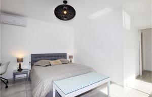 Stunning apartment in Cannet-En-Roussillon with WiFi and 2 Bedrooms