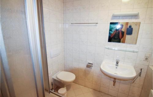 Stunning apartment in Crinitzberg-Brenwalde with 2 Bedrooms and WiFi