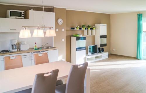 Stunning apartment in Graal Müritz w/ 2 Bedrooms