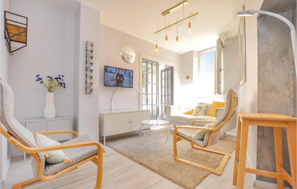 Stunning apartment in Hyres with 1 Bedrooms , 83400 Hyères