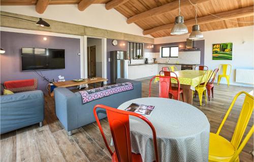Stunning apartment in La Touche with Outdoor swimming pool, WiFi and 3 Bedrooms