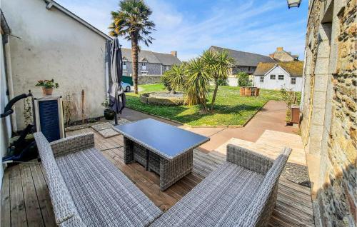 Stunning apartment in Le Vivier sur Mer with WiFi and 1 Bedrooms