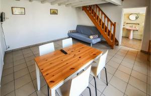 Stunning apartment in Le Vivier sur Mer with WiFi and 1 Bedrooms