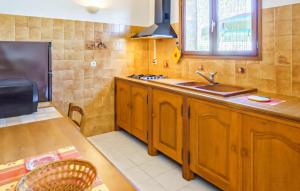 Stunning apartment in Linguizetta with 2 Bedrooms and WiFi
