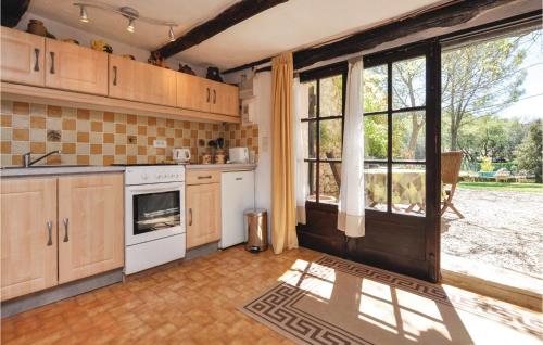 Stunning apartment in Lorgues with 1 Bedrooms and Outdoor swimming pool