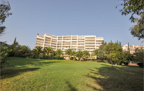 Stunning apartment in Mandelieu-la-Napoule with 2 Bedrooms