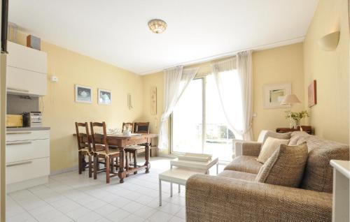 Stunning apartment in Mandelieu-la-Napoule with 2 Bedrooms