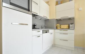 Stunning apartment in Mandelieu-la-Napoule with 2 Bedrooms