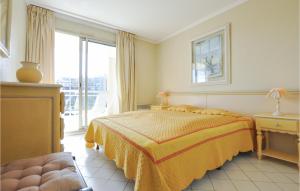 Stunning apartment in Mandelieu-la-Napoule with 2 Bedrooms