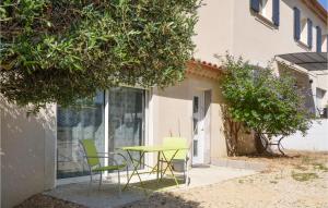 Stunning apartment in Pont-St-Esprit with Outdoor swimming pool and WiFi