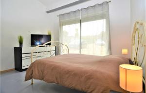 Stunning apartment in Pont-St-Esprit with Outdoor swimming pool and WiFi