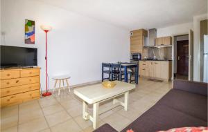 Stunning apartment in Prunete with 1 Bedrooms and Outdoor swimming pool