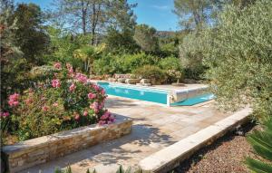 Stunning apartment in Puget-sur-Argens with 2 Bedrooms, Internet and Outdoor swimming pool