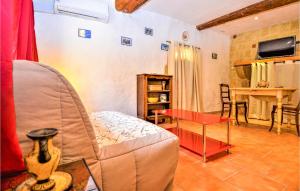Stunning apartment in Remoulins with WiFi