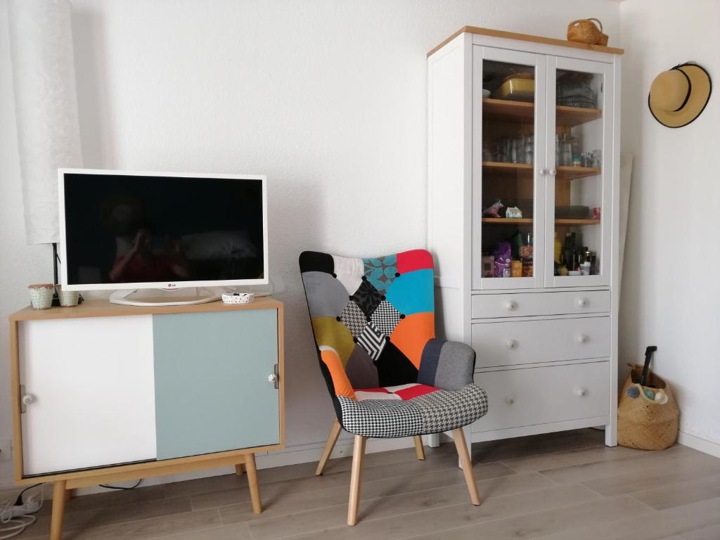 Stunning apartment in Saint-Jean-dArvey with Outdoor swimming pool, 4 Bedrooms and WiFi