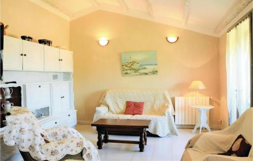Stunning apartment in Sault with 1 Bedrooms and WiFi